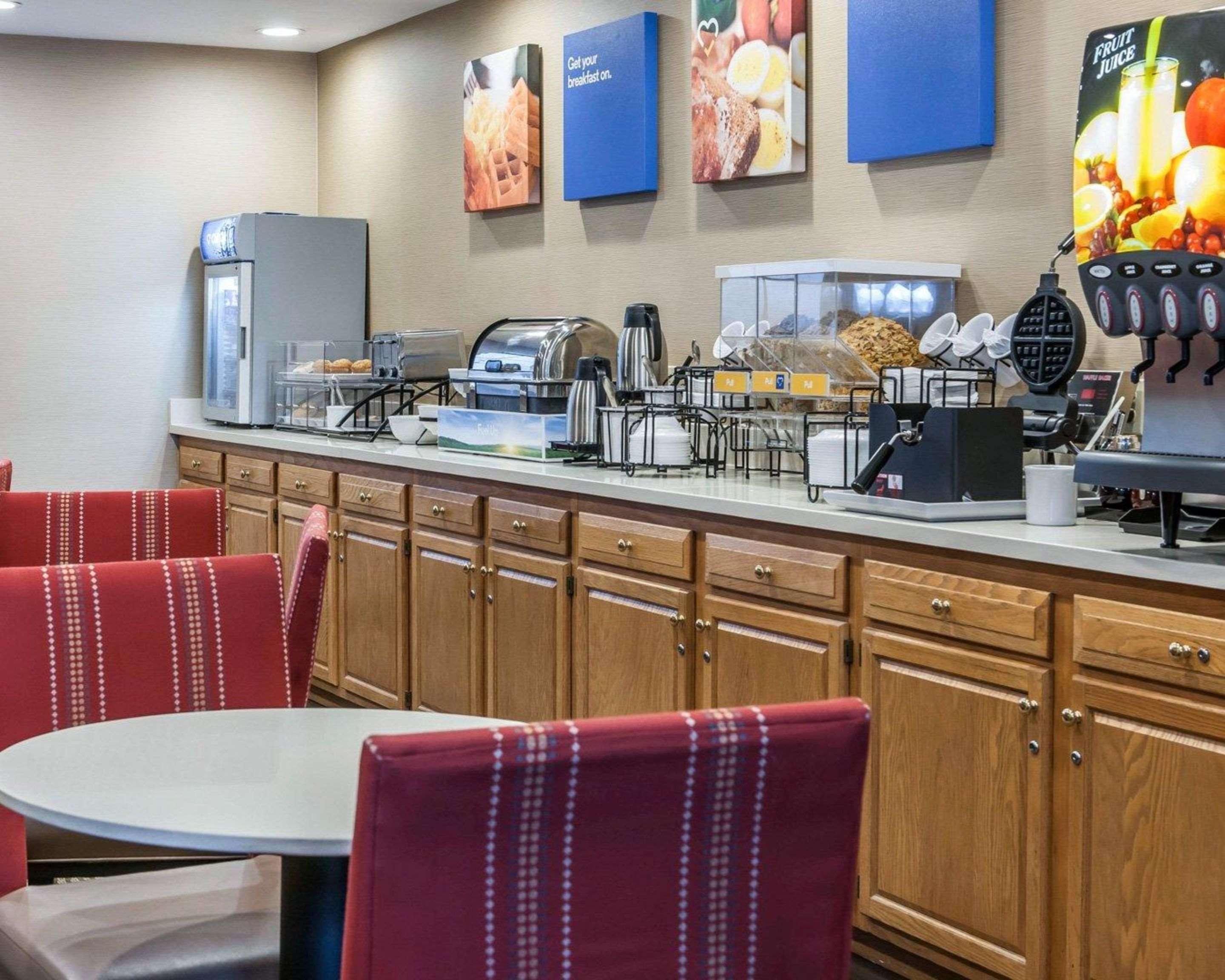 Comfort Inn & Suites Napoleon Exteriér fotografie