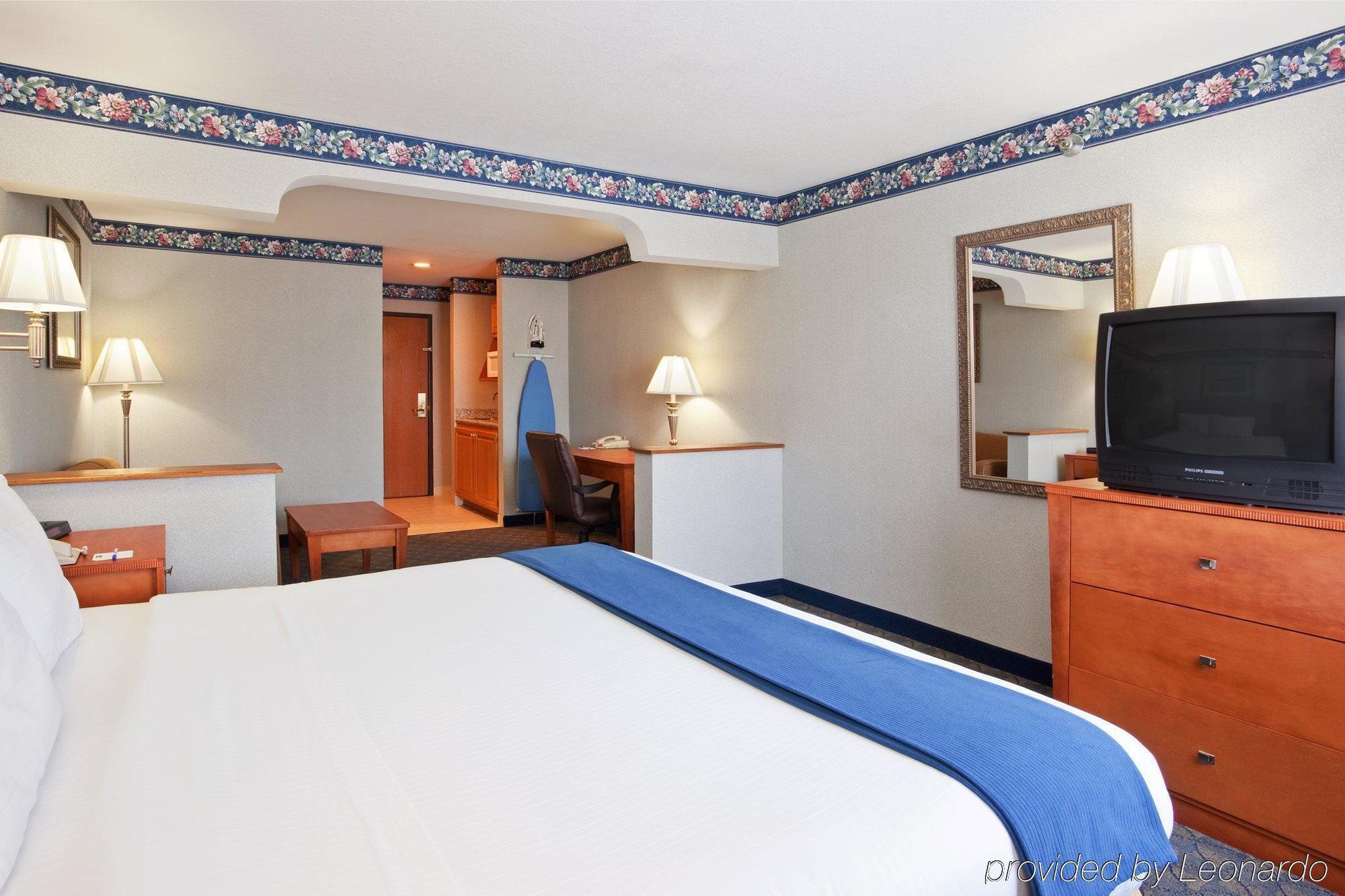 Comfort Inn & Suites Napoleon Pokoj fotografie