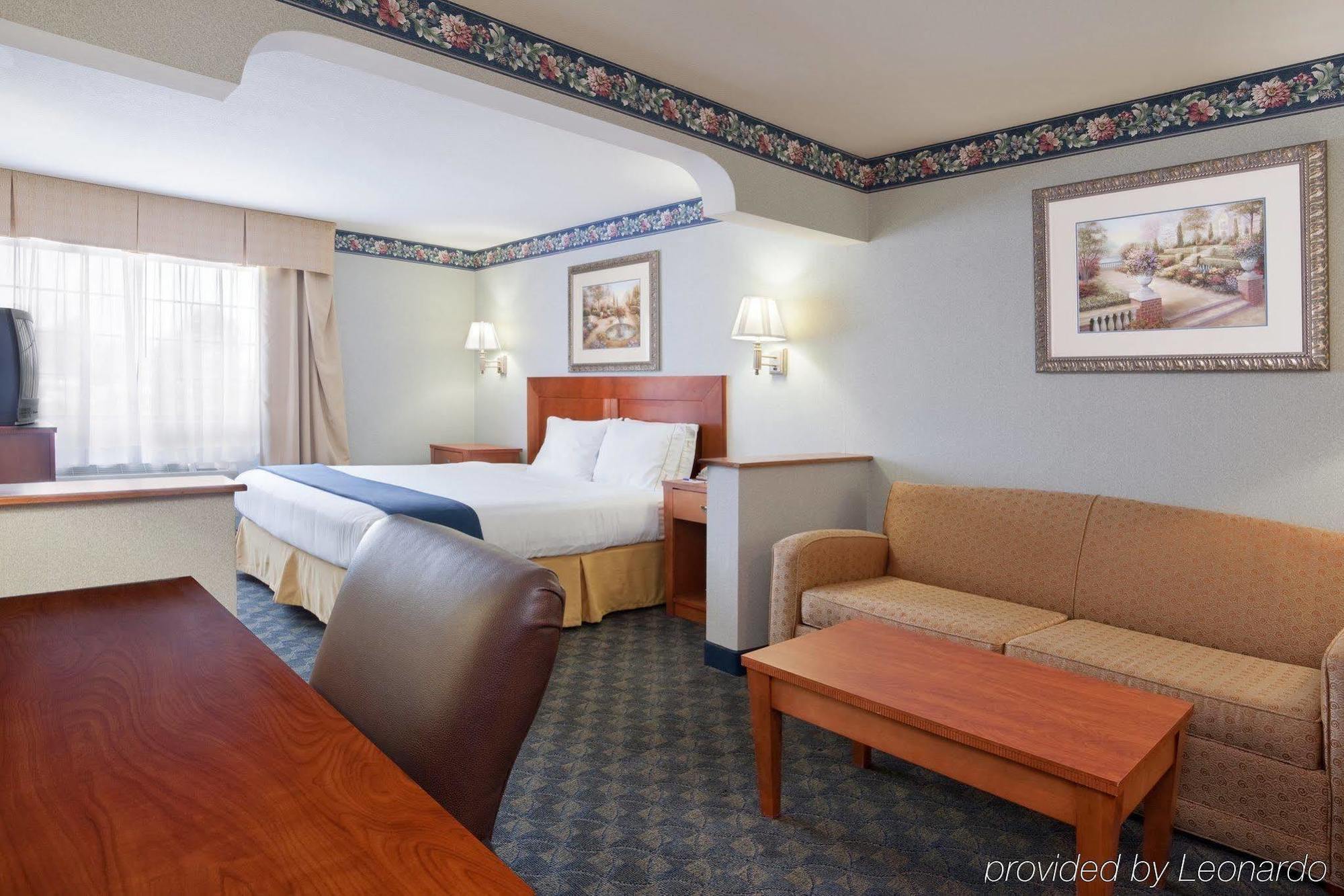 Comfort Inn & Suites Napoleon Pokoj fotografie